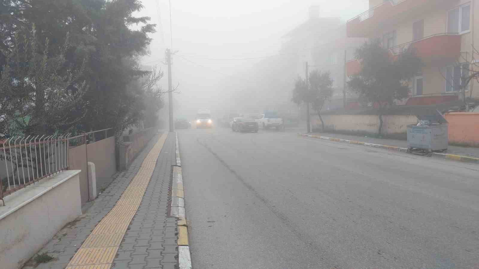 Balıkesir g&uuml;ne sisle uyandı
