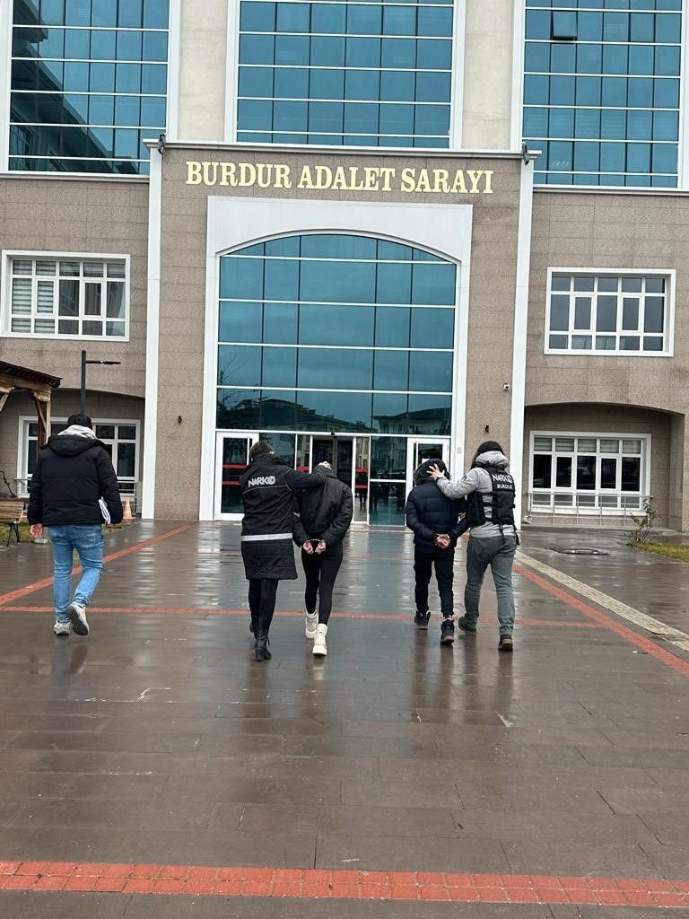 Burdur&rsquo;da uyuşturucu operasyonu: 2 tutuklama
