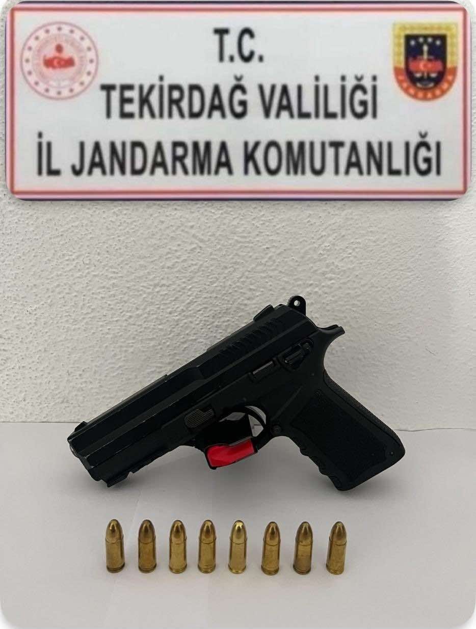 Tekirdağ&rsquo;da uyuşturucu ve silah ele ge&ccedil;irildi
