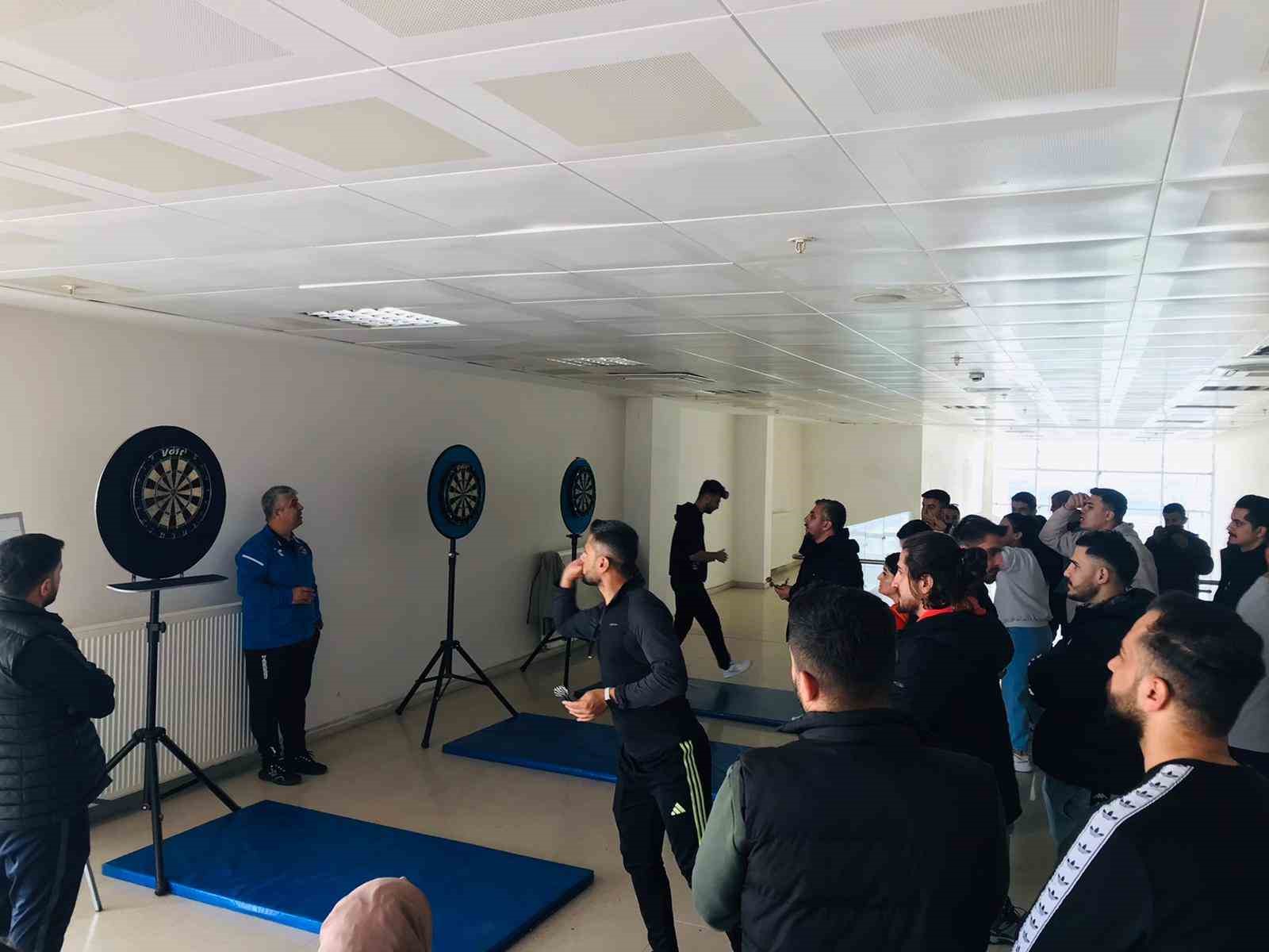 Şırnak &Uuml;niversitesi&rsquo;nde dart hakemlik kursu d&uuml;zenlendi
