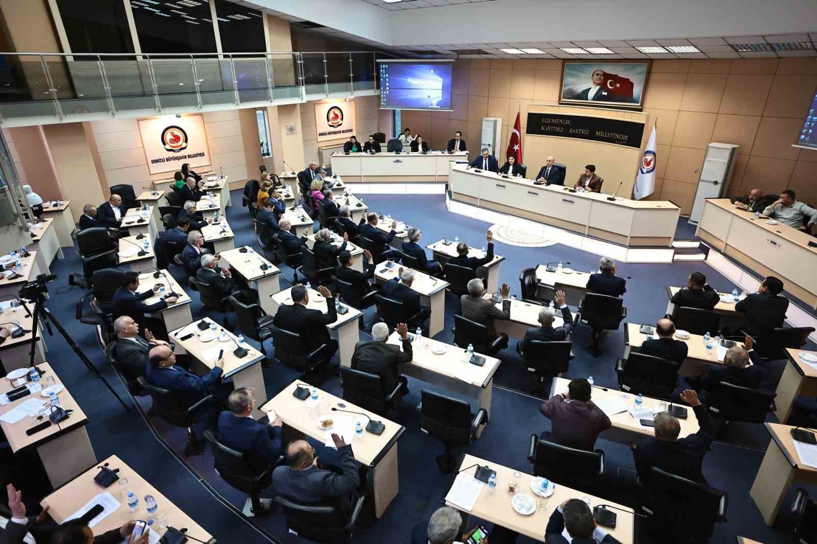 Denizli B&uuml;y&uuml;kşehir Meclisi 5 yılda 3 bin 986 karara imza attı
