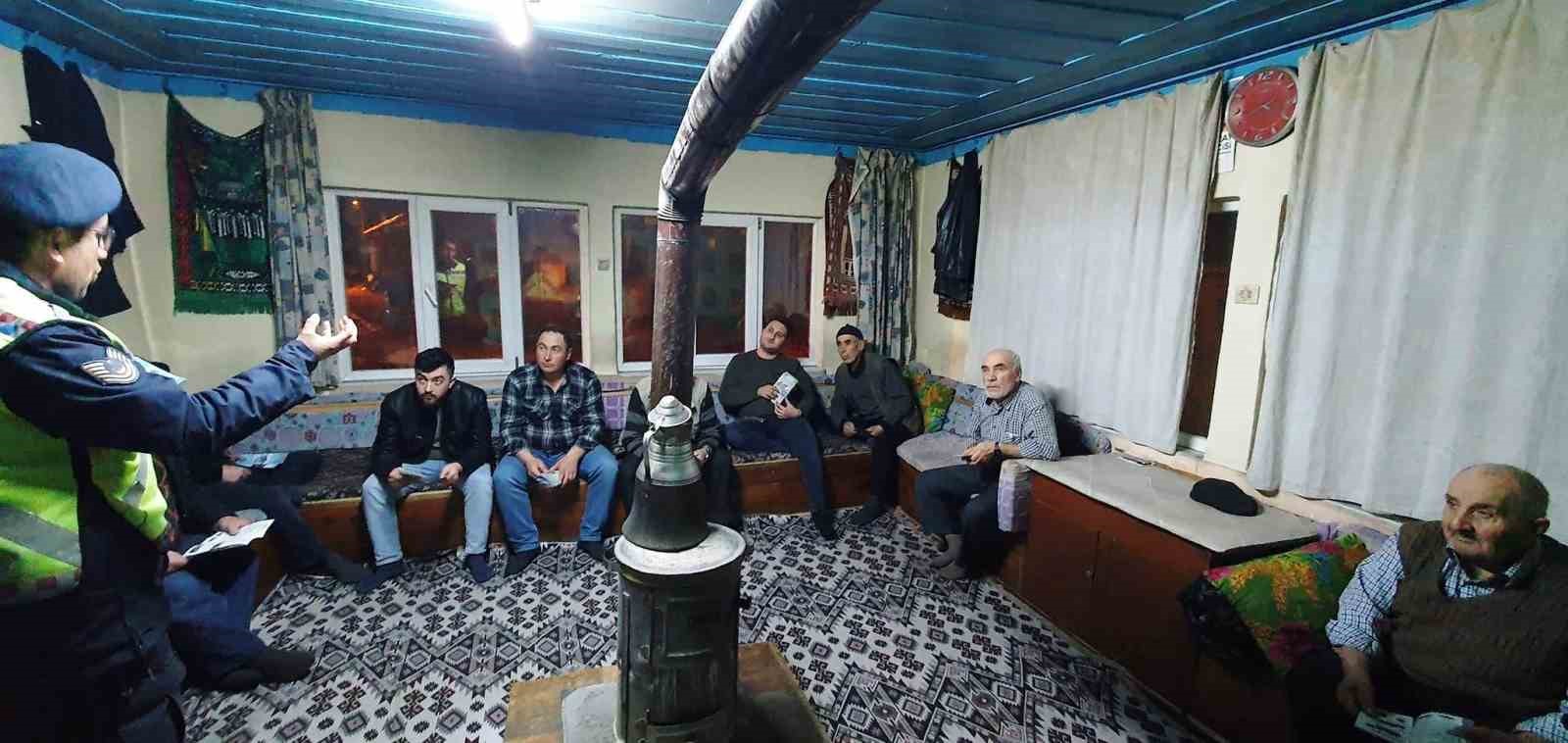 Çavdarhisar’da jandarmadan vatandaşlara trafik eğitimi