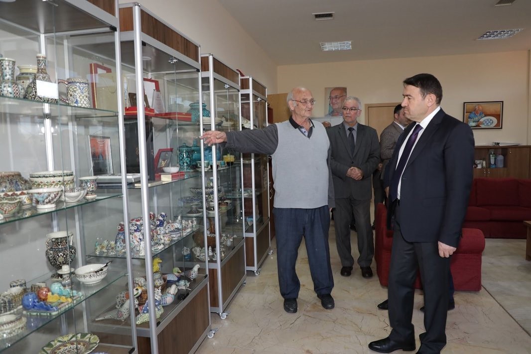Vali Işın Çini Sanatçısı Hamza Üstünkaya’yı ziyaret etti