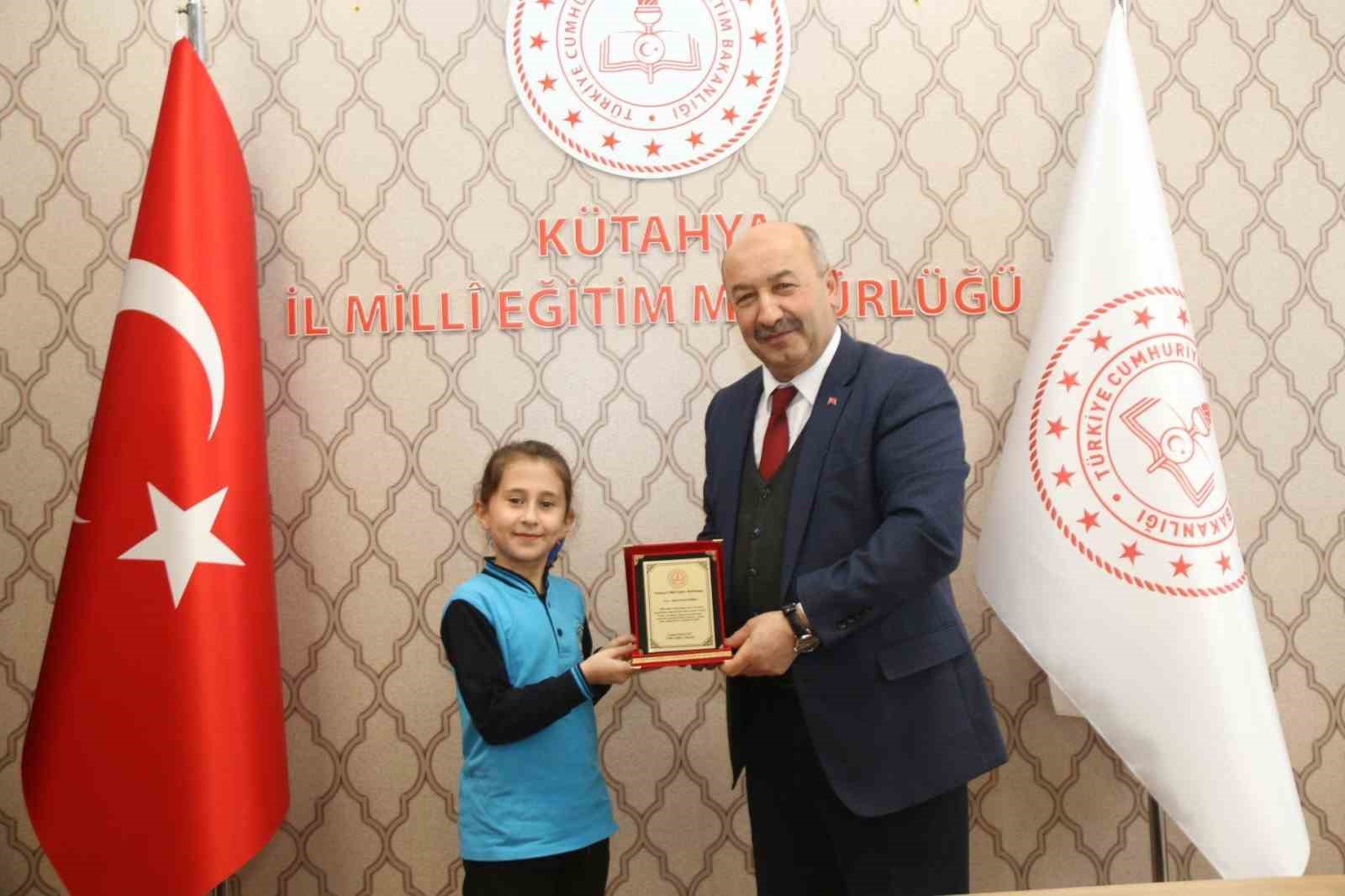 Kütahya’da afiş ve hikaye yarışmalarında dereceye giren öğrenciler ödüllendirildi
