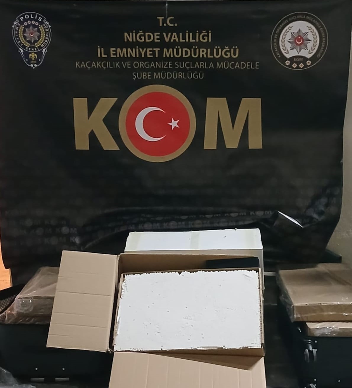 Sigara ka&ccedil;ak&ccedil;ıları polisten ka&ccedil;amadı

