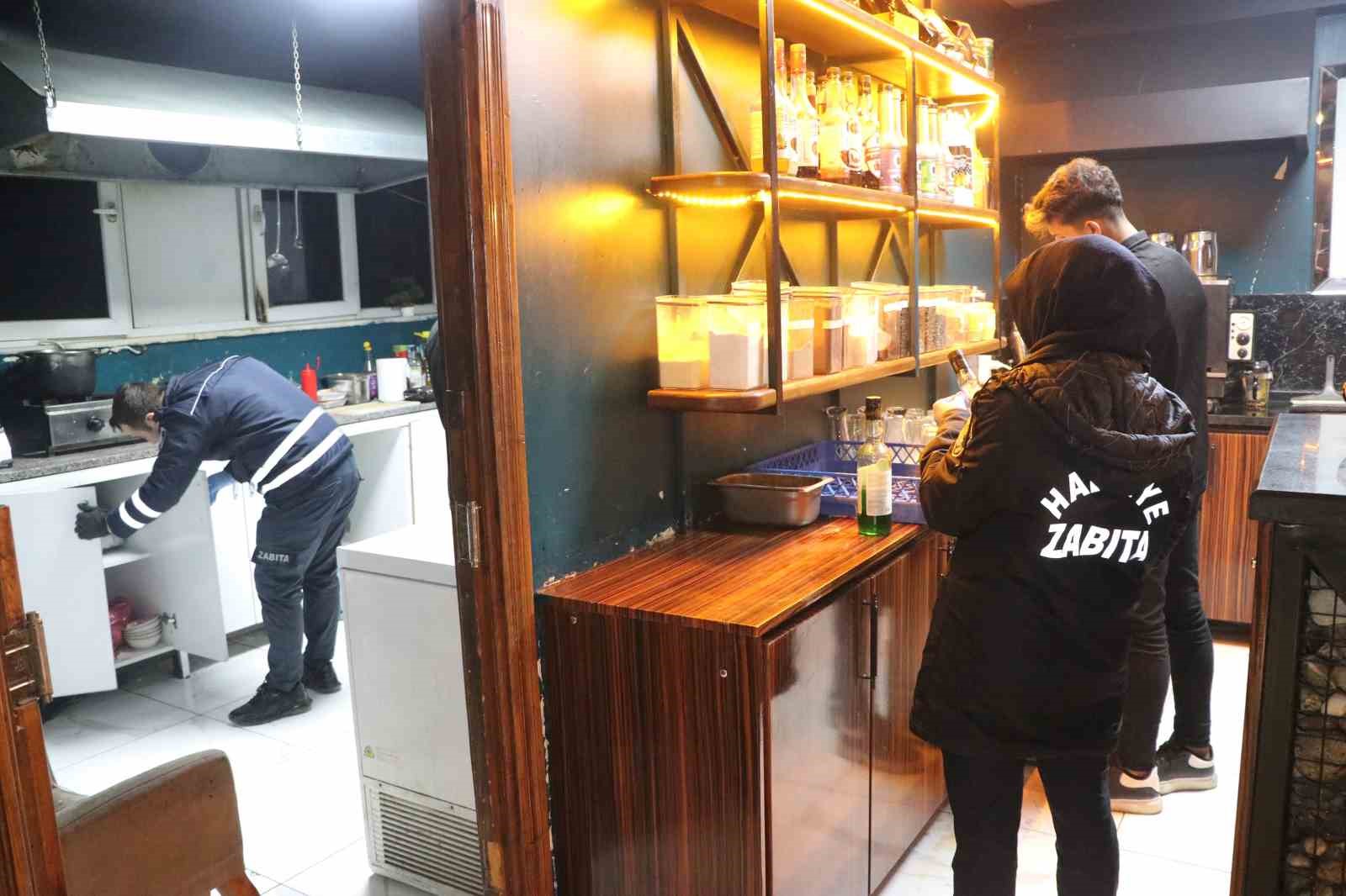 Haliliye&rsquo;de zabıta ekipleri kafeleri denetledi
