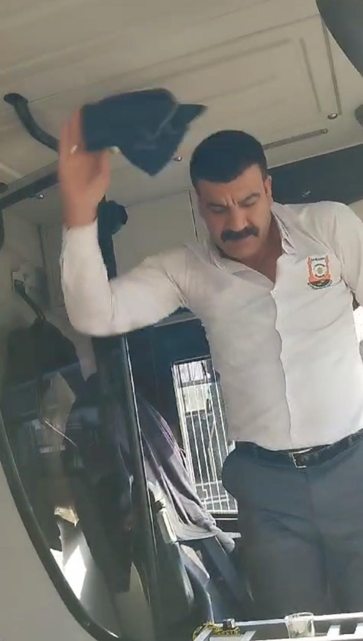 Otobüs şoförü zammı duyunca göbek attı