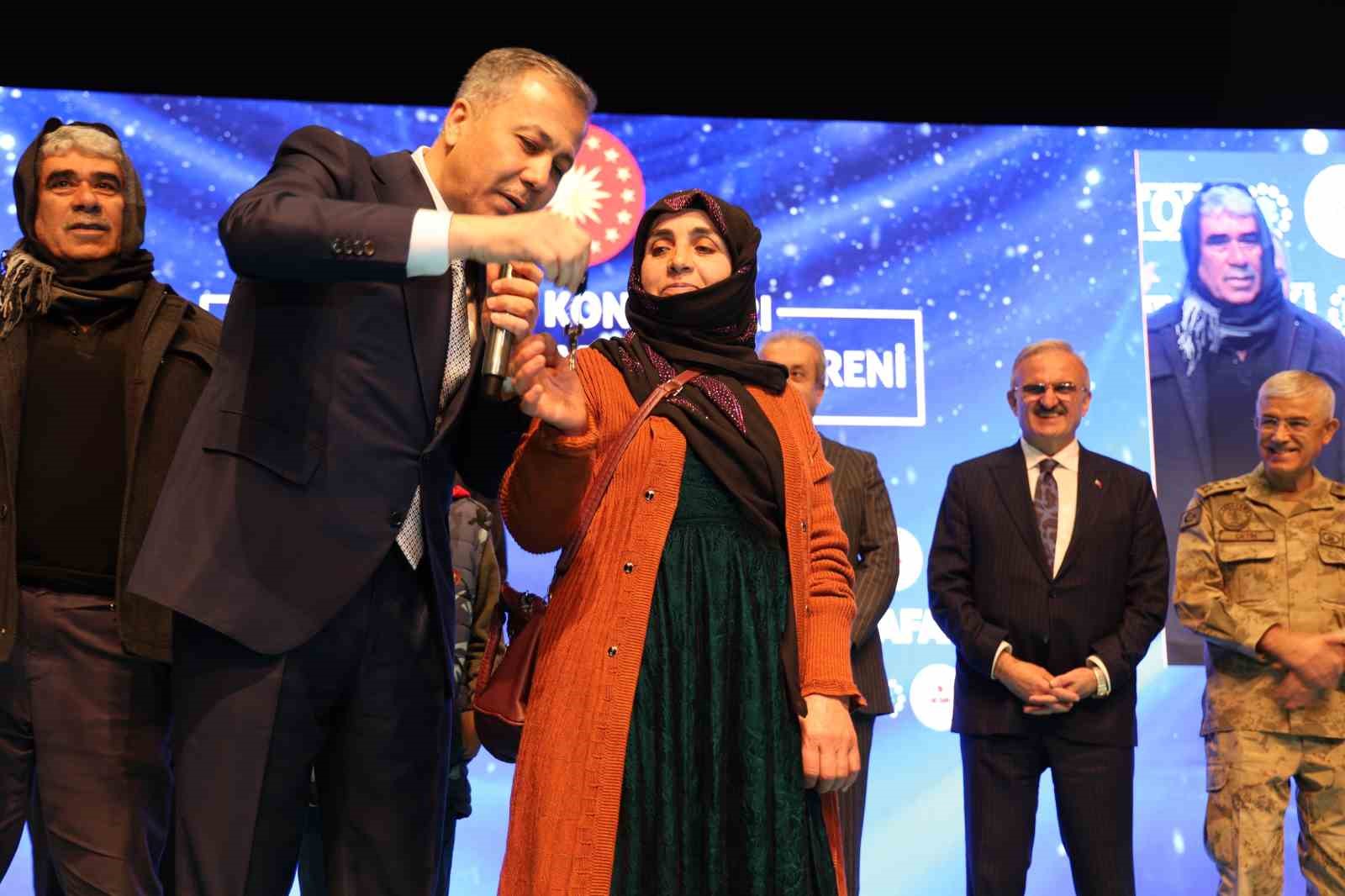 Bakan Yerlikaya, Diyarbakır’da TOKİ kura çekimine katıldı: "Diyarbakır’a 3 milyar lirayı aşkın kaynak aktarıldı"