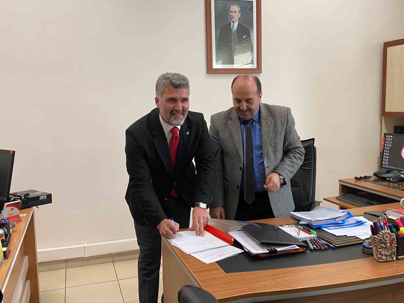 Y&uuml;ksel &Ccedil;akır bağımsız Erzincan Belediye Başkan adayı oldu
