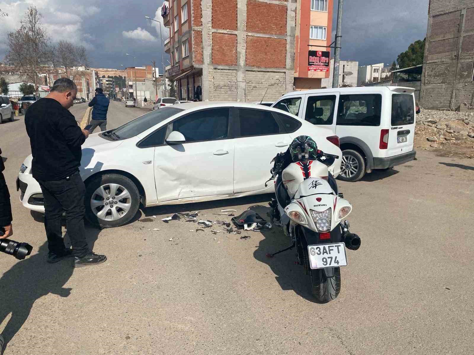 Otomobil ile motosiklet &ccedil;arpıştı: 1 yaralı
