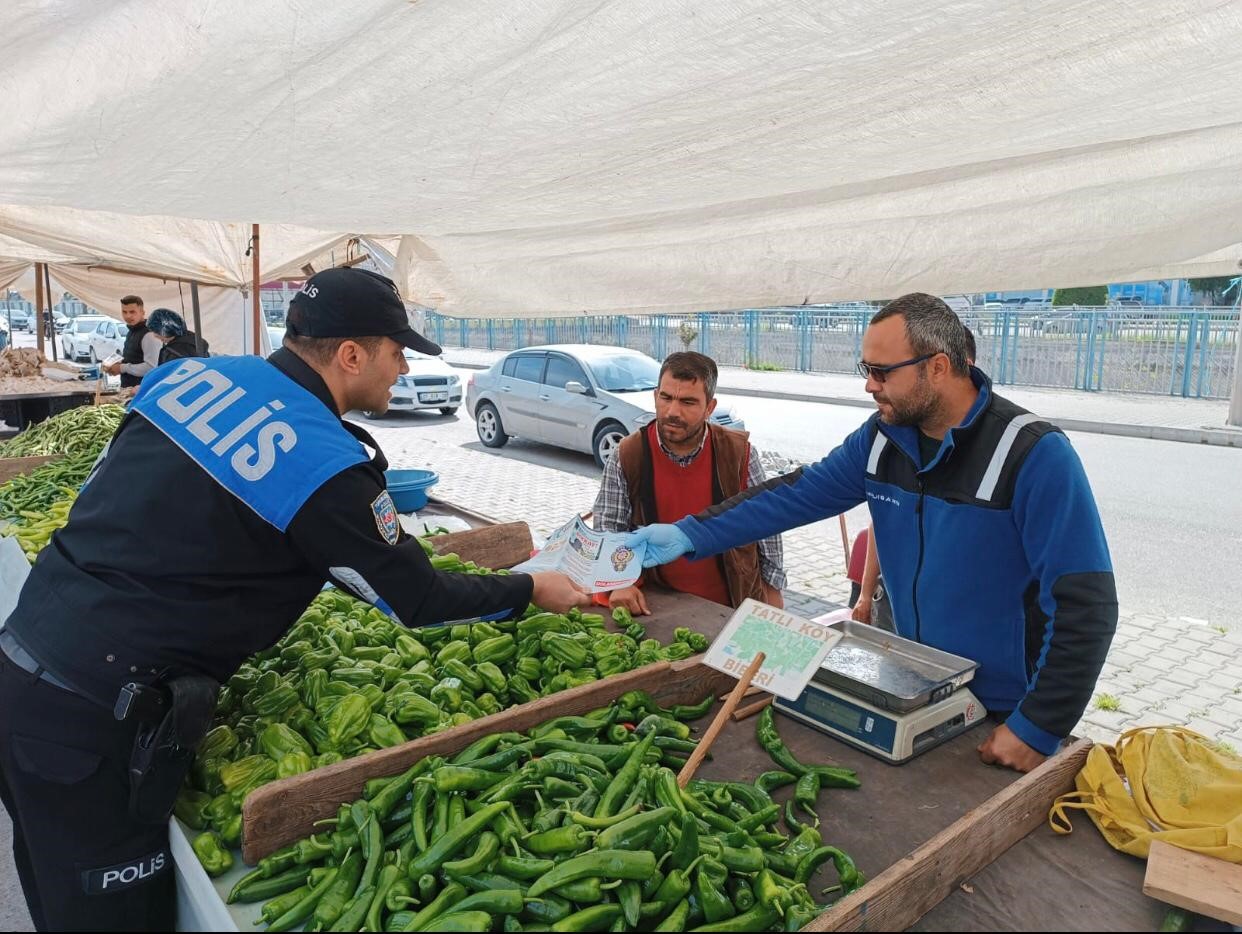 Polisten pazar esnafına ve vatandaşlara “dolandırıcılık ve hırsızlık” uyarısı
