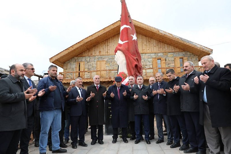 Milli kahramanlar kabirleri başında dualarla anıldı
