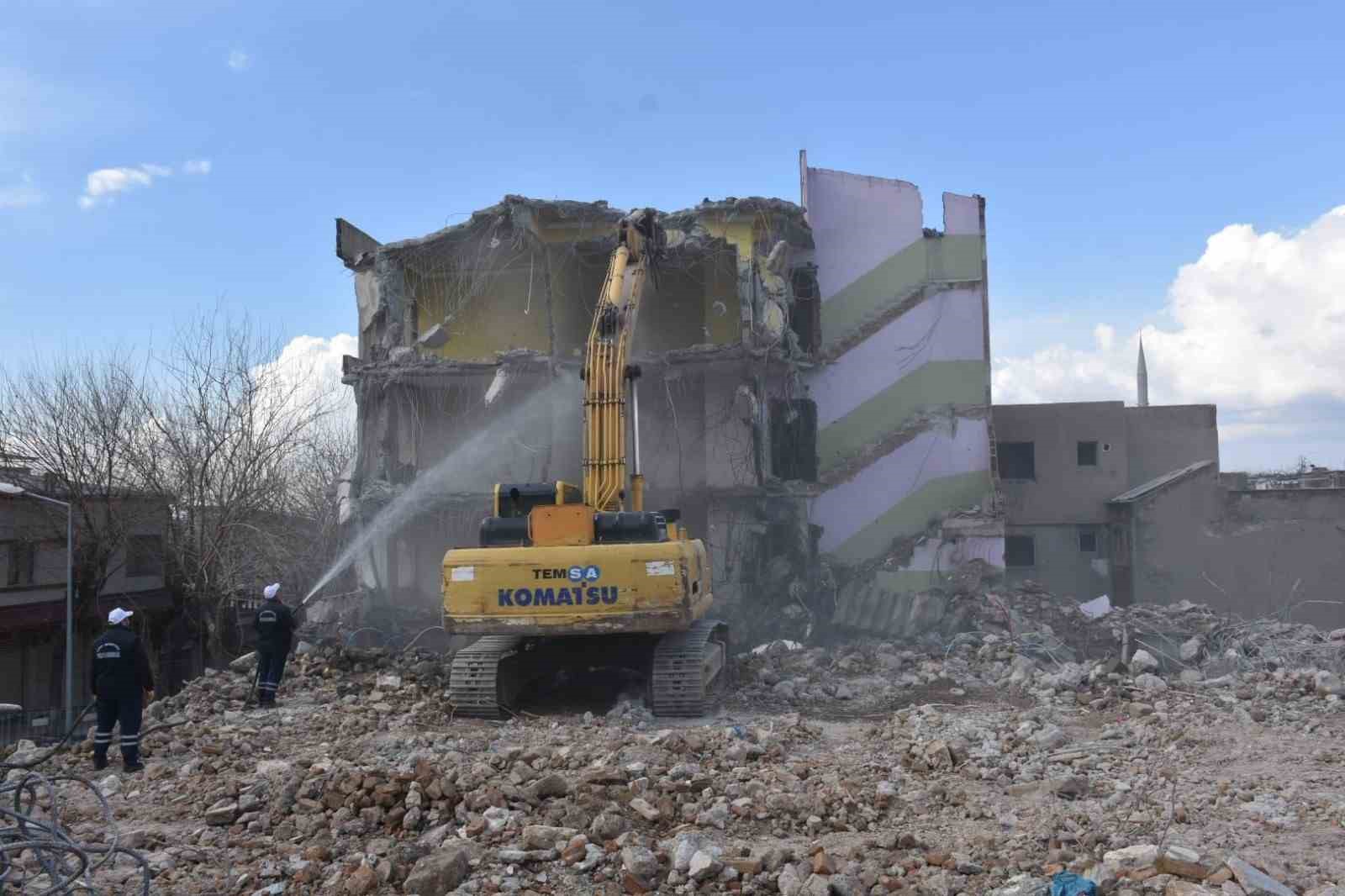 Siirt Valisi Kızılkaya, kentsel d&ouml;n&uuml;ş&uuml;m &ccedil;alışmalarını yerinde inceledi

