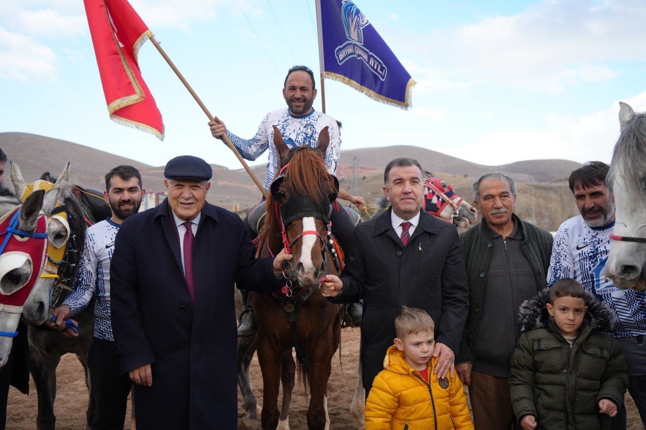 Kurtuluş kupası cirit müsabakasının kazananı dostluk oldu
