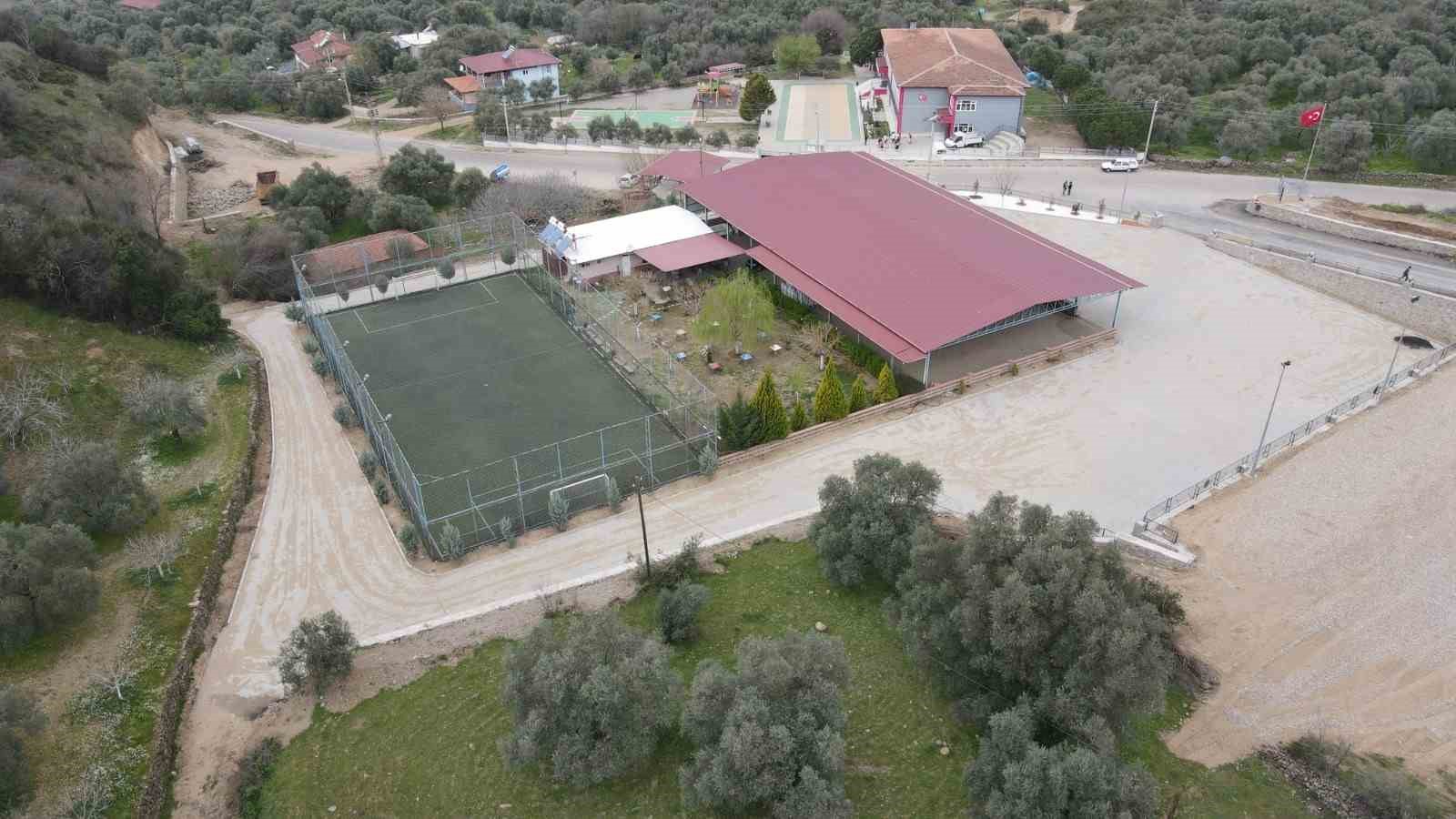 Nazilli Belediyesi Demirciler Mahallesi’ndeki yeni yol yapım çalışmalarını tamamladı
