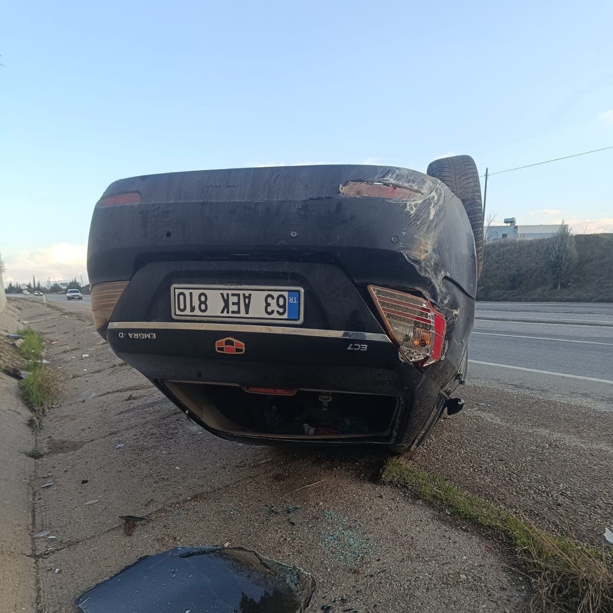 Takla atarak istinat duvarna arpt
