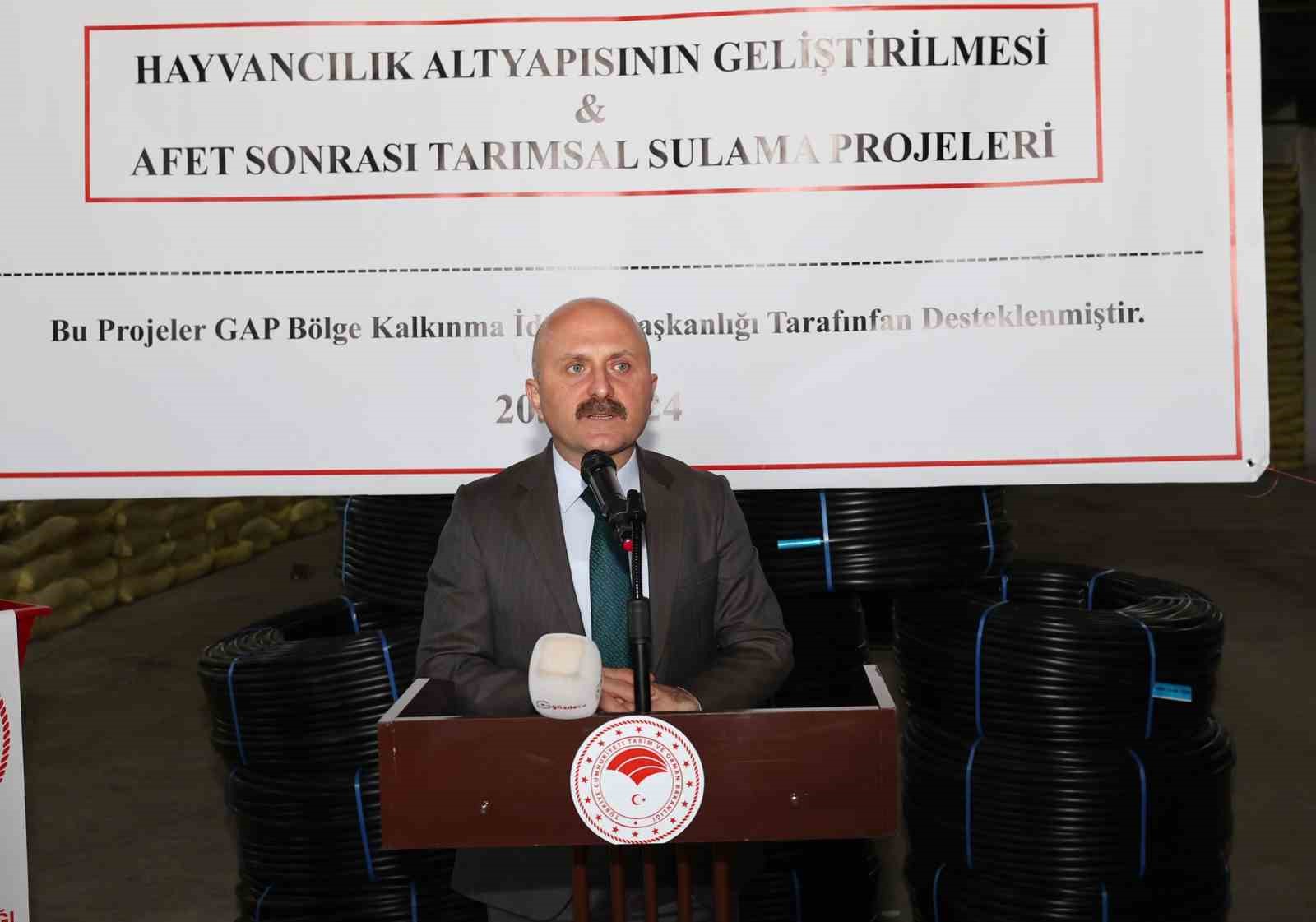 &Ccedil;ift&ccedil;ilere zirai alet ve ekipman dağıtıldı
