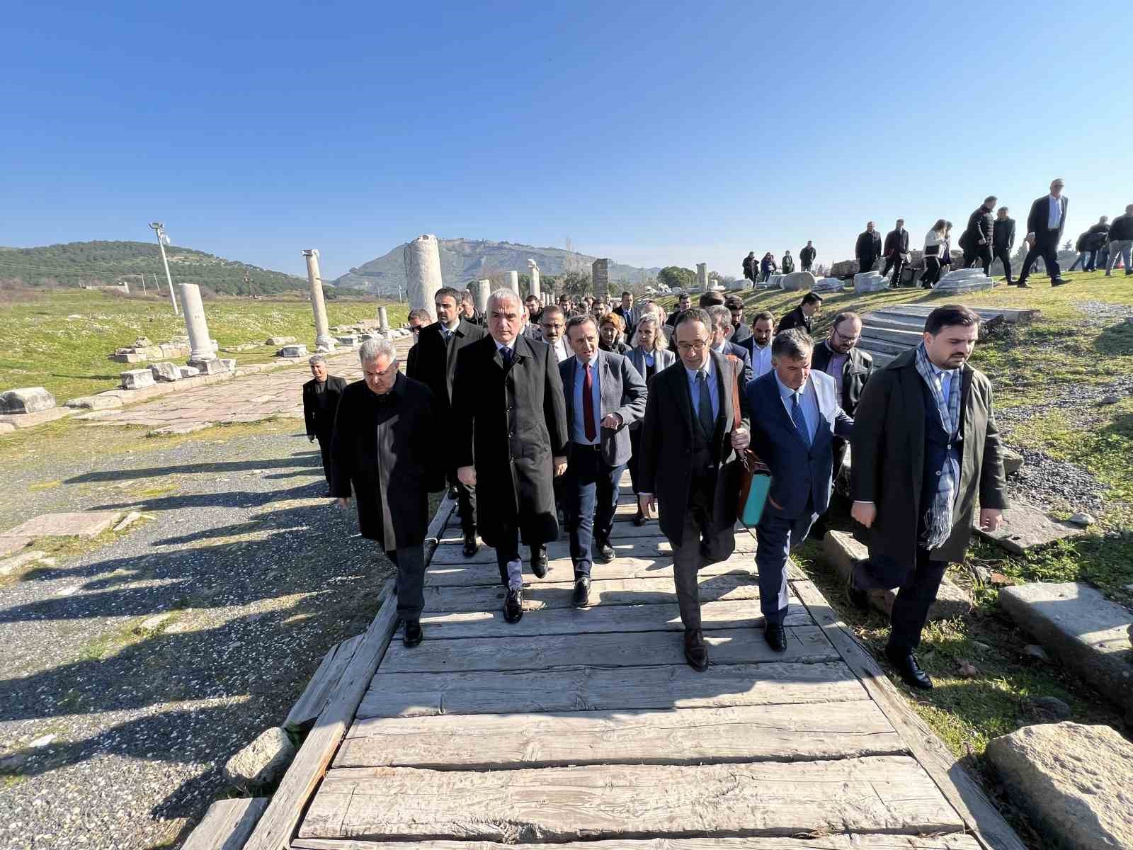 Bergama’daki kazılar için bakanlıktan 1 milyar TL bütçe