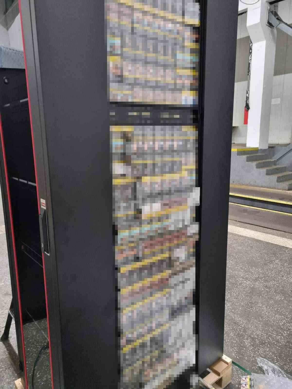 Elektrik panosu değil, paket paket sigara deposu
