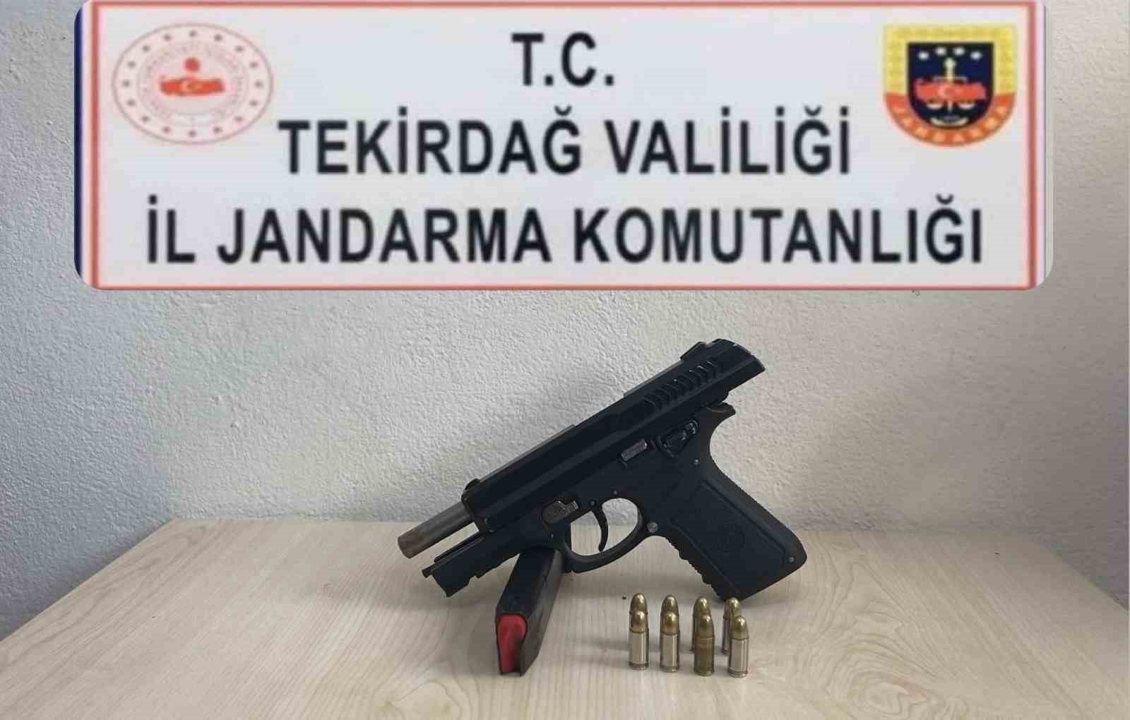 Tekirdağ’da silah ve bıçak ele geçirildi