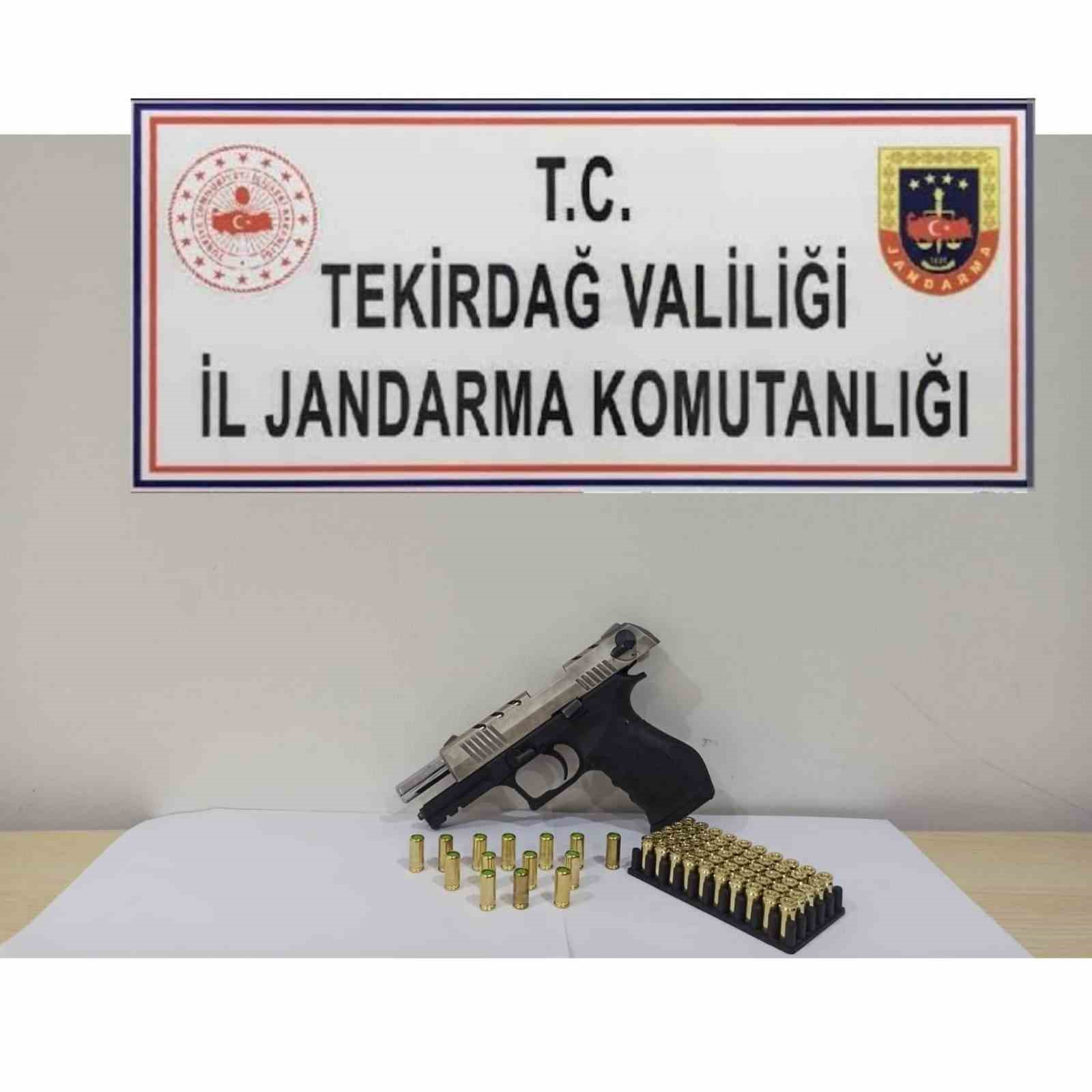 Tekirdağ&rsquo;da silah ve bı&ccedil;ak ele ge&ccedil;irildi

