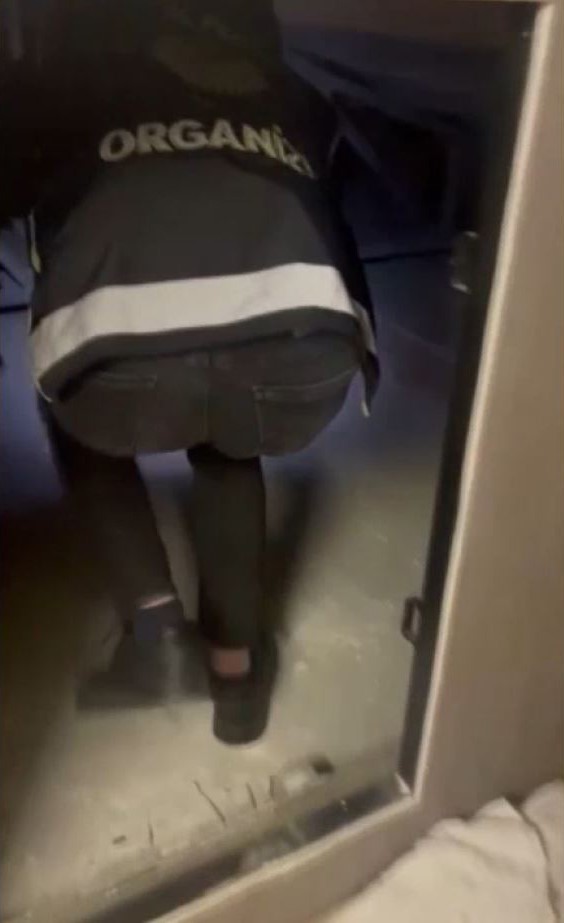 Şahinler &ccedil;etesine yeni operasyon: &Ccedil;ete lideri yatak odasındaki gizli b&ouml;lmede b&ouml;yle yakalandı
