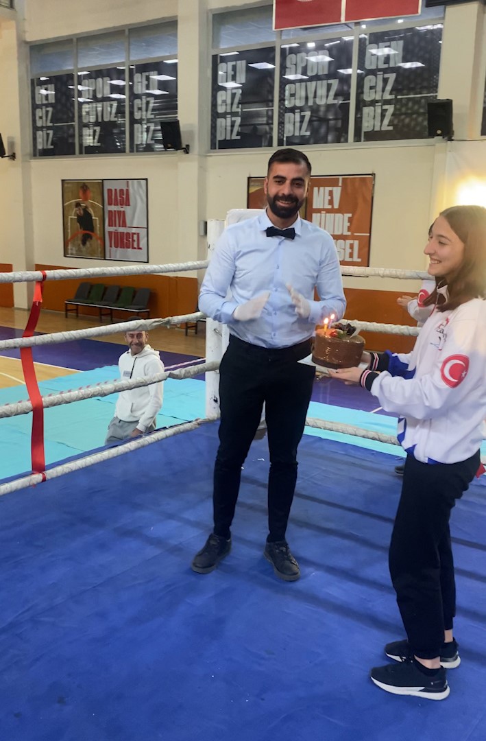 Ringde doğum g&uuml;n&uuml; s&uuml;rprizi
