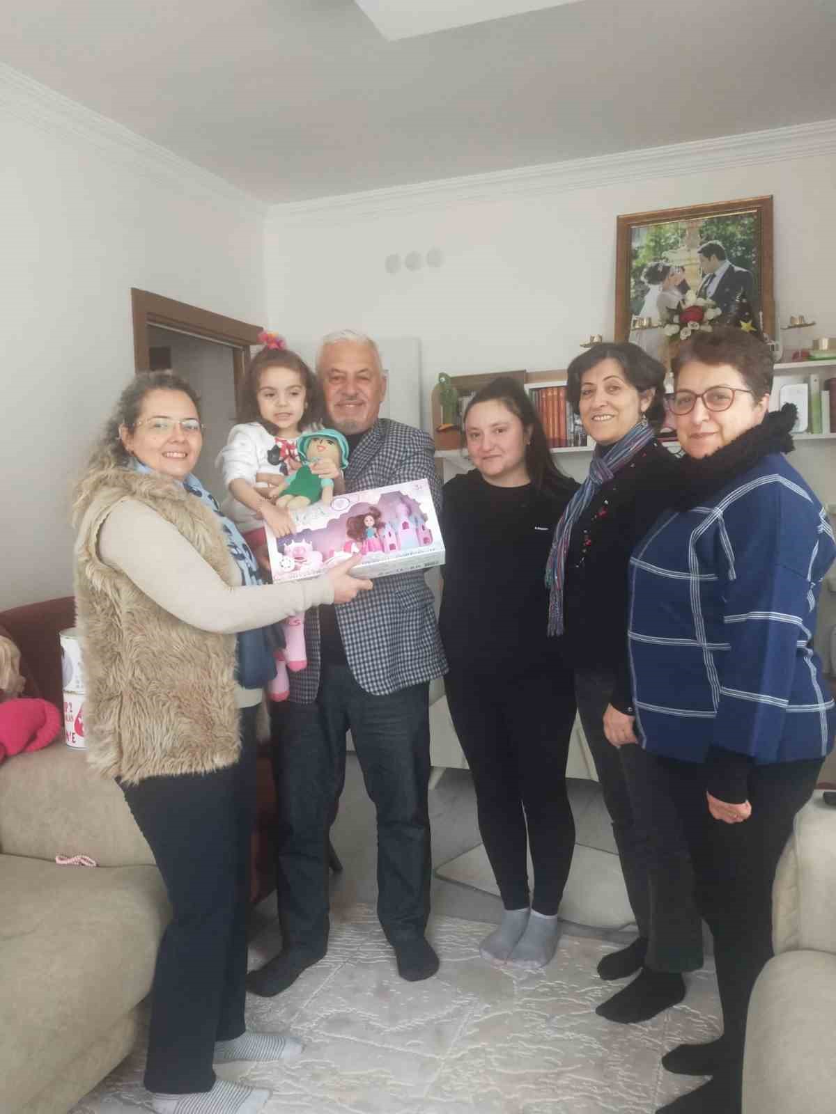 Bilecik Rumeli T&uuml;rkleri Derneği&rsquo;nden minik Aydem&rsquo;e destek
