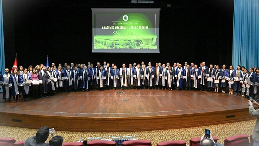 Uşak &Uuml;niversitesinde akademik y&uuml;kselme ve &ouml;d&uuml;l t&ouml;reni d&uuml;zenlendi
