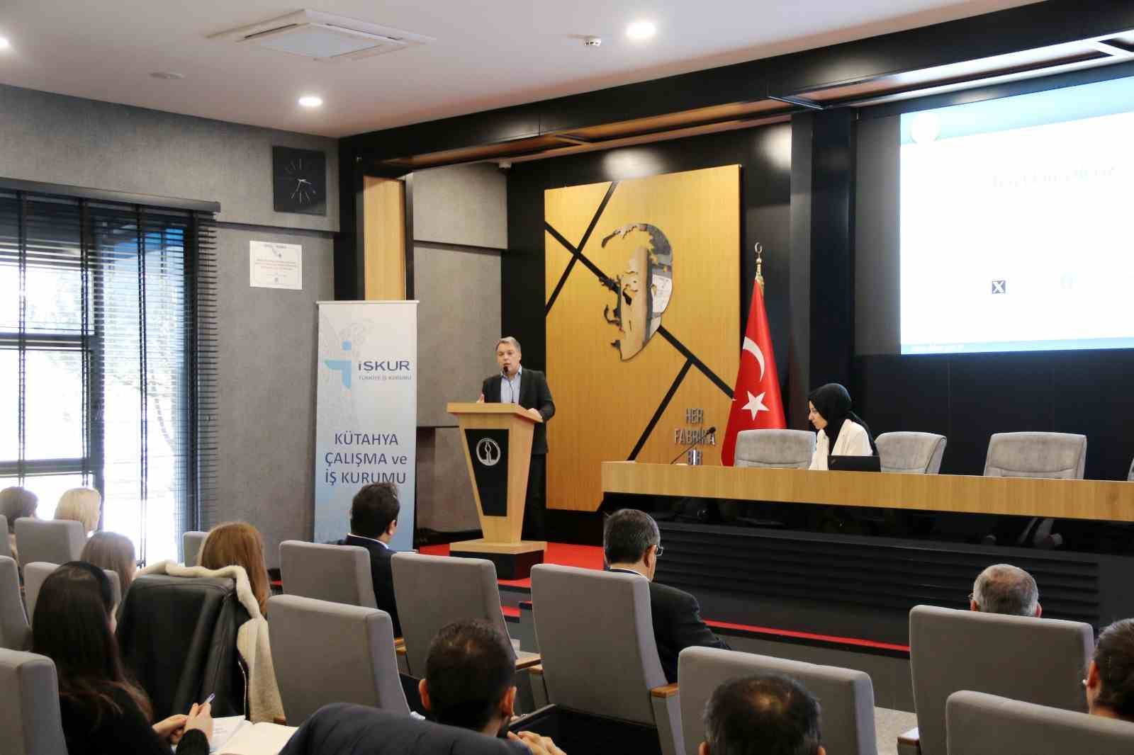 İŞKUR İl M&uuml;d&uuml;rl&uuml;ğ&uuml;nden K&uuml;tahya OSB yatırımcılarına teşvik semineri
