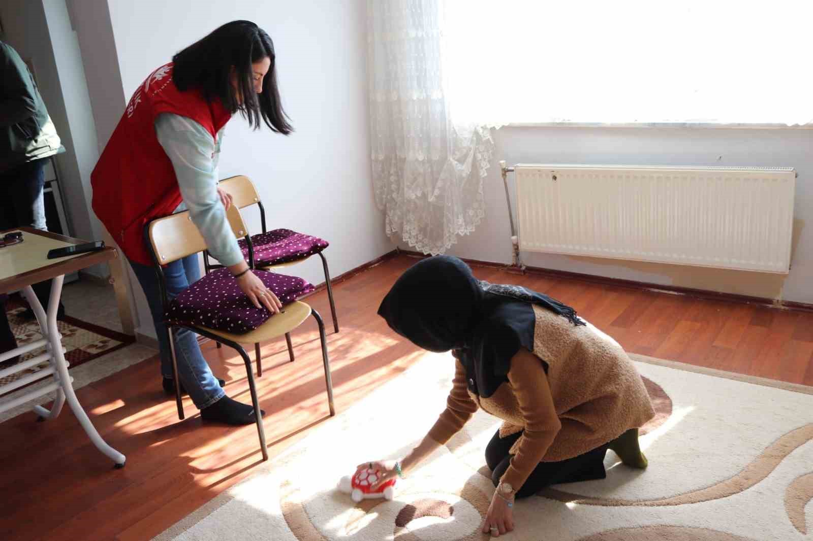 &Uuml;z&uuml;ml&uuml; Gen&ccedil;lik Merkezi g&ouml;n&uuml;ll&uuml;lerinden &ouml;rnek davranış
