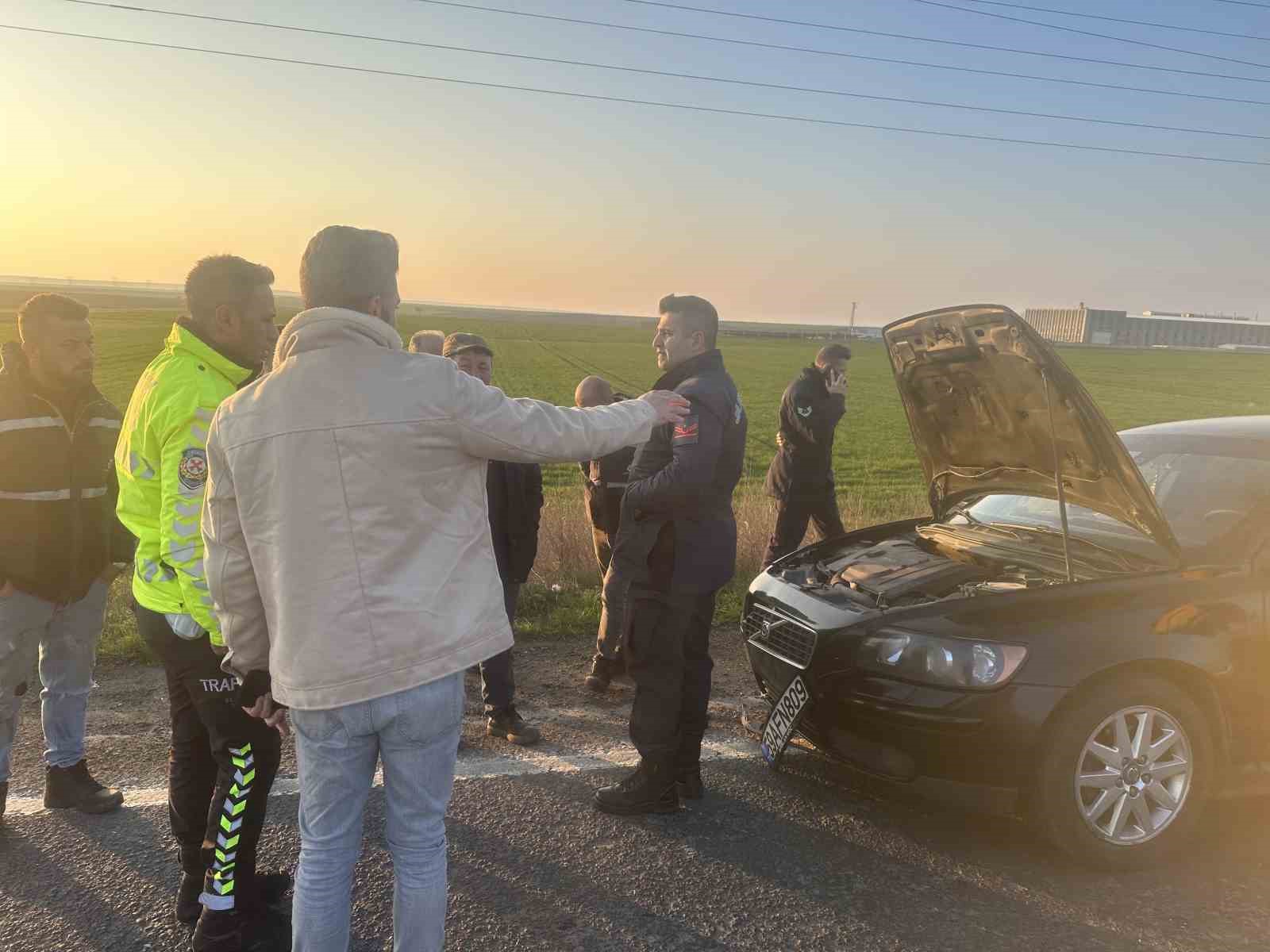Kamyondan d&uuml;şen malzeme kazaya neden oldu: 2 yaralı

