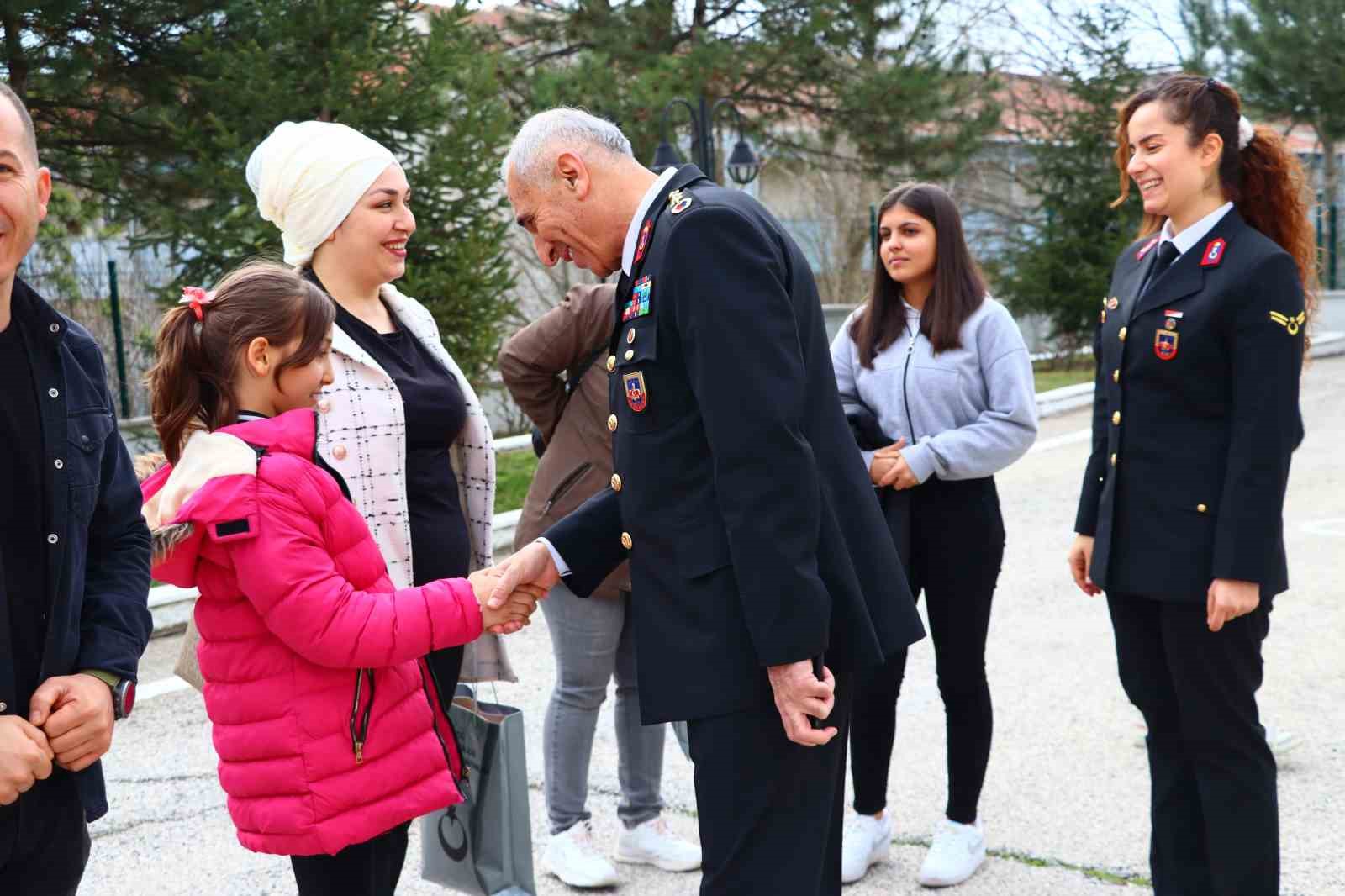 Edirne&rsquo;de jandarma temalı resim yarışmasında birinci olan &ouml;ğrenciler &ouml;d&uuml;llerini aldı
