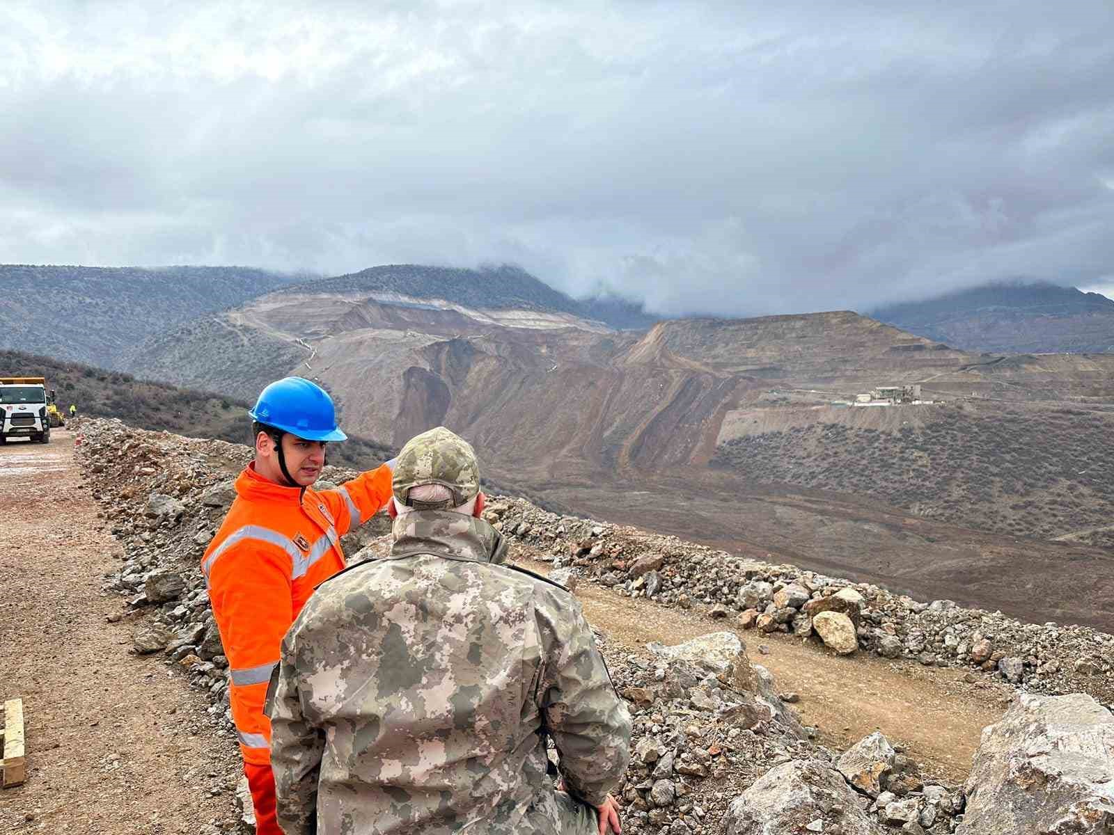İli&ccedil;&rsquo;te 3. Ordu Komutanlığı arama-kurtarma timleri denetlendi
