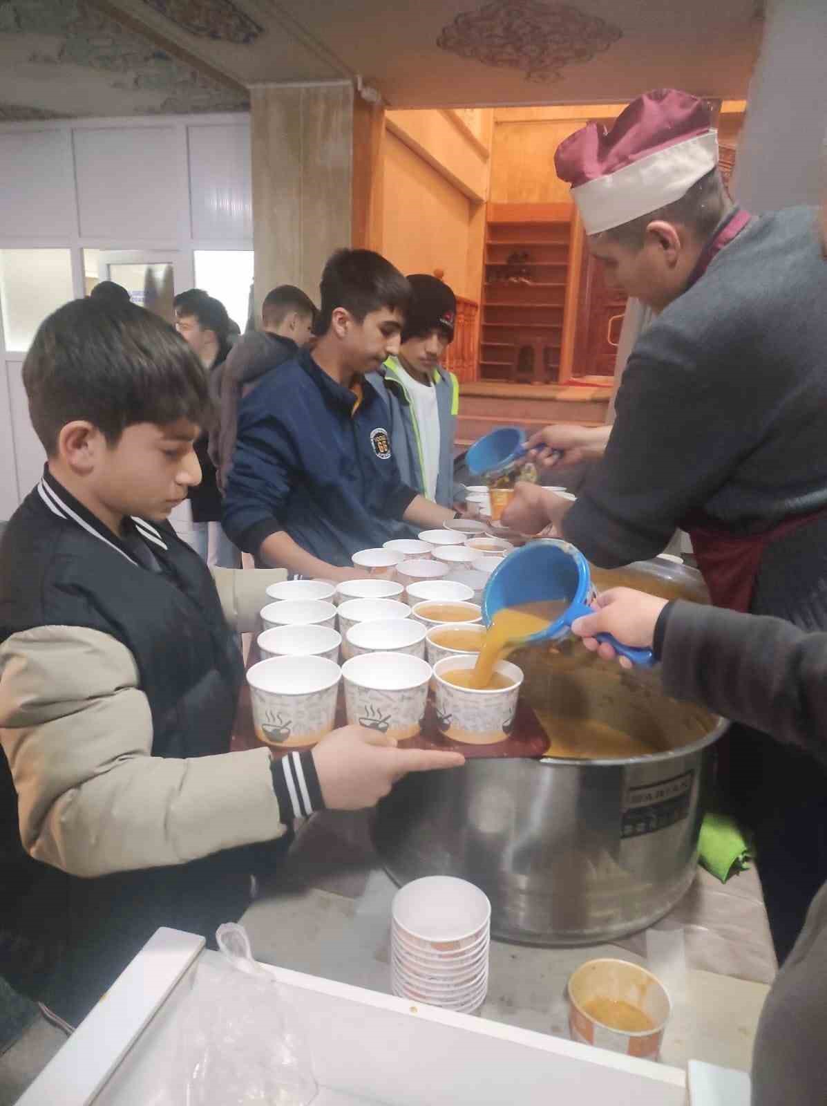 Sarıkaya halkı sabah namazında buluşuyor