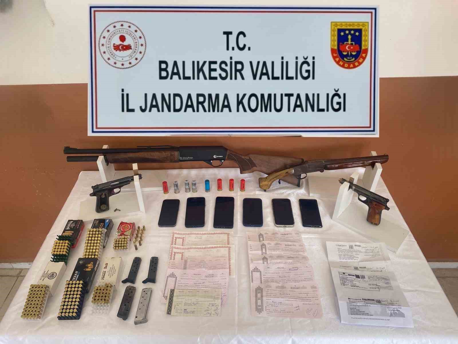 Balıkesir’de tefecilik yapan suç örgütü çökertildi