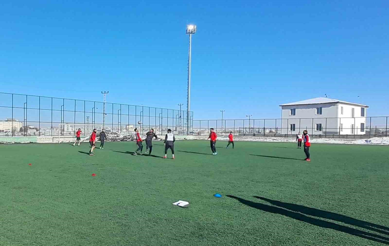 Kars 36 Spor hazırlıklarını s&uuml;rd&uuml;r&uuml;yor

