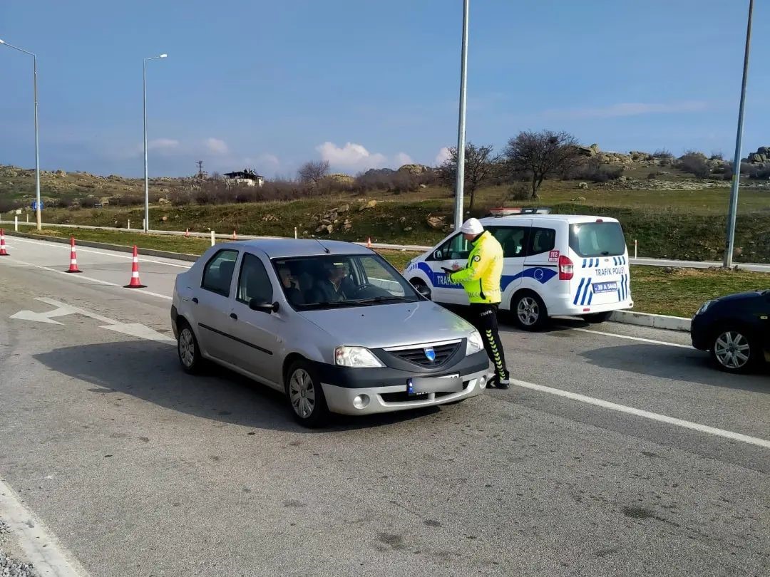Kırklareli&rsquo;nde trafik denetimi: 14 ara&ccedil; trafikten men edildi
