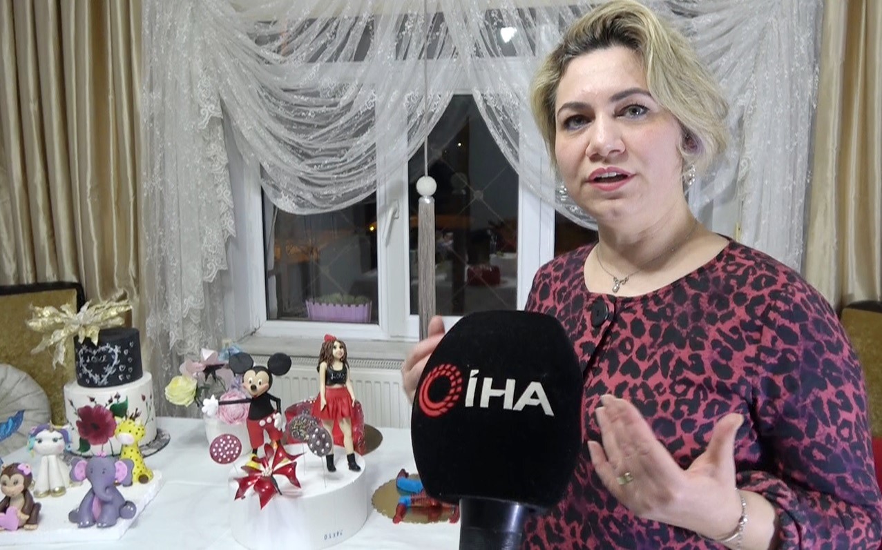 Sağlıkçı Tuba Alparslan’ın yaptığı butik pastalar ile ilgi görüyor