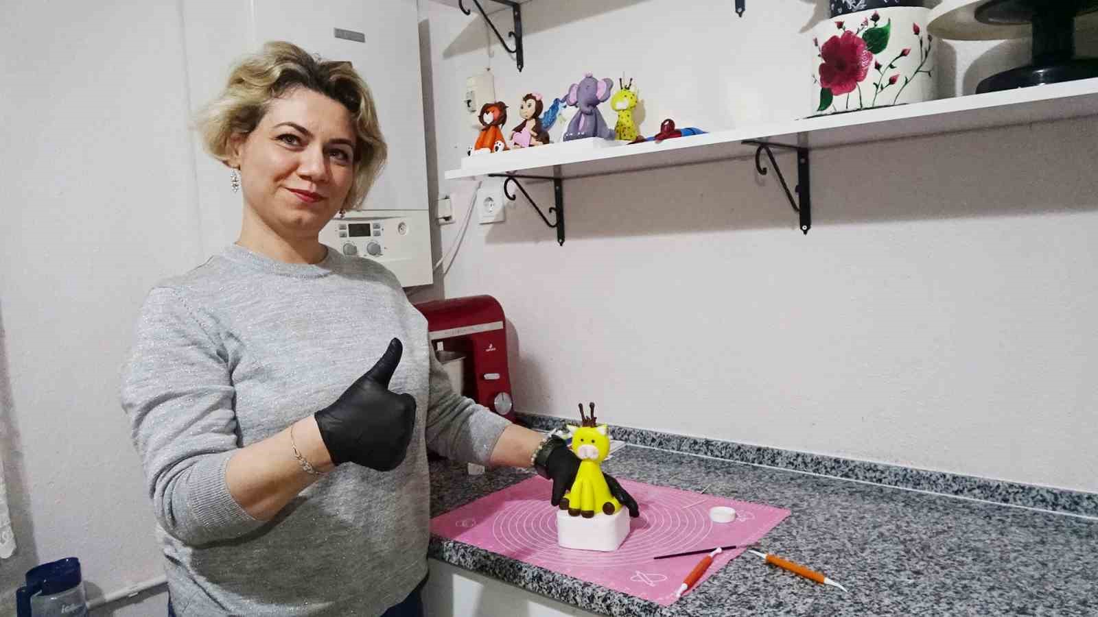Sağlık&ccedil;ı Tuba Alparslan&rsquo;ın yaptığı butik pastalar ile ilgi g&ouml;r&uuml;yor
