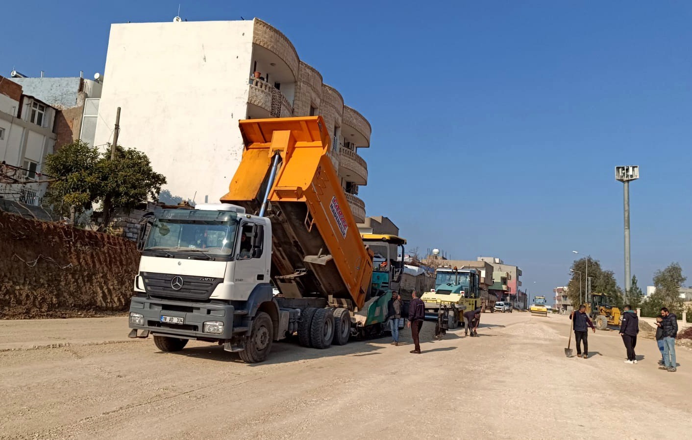 Mardin’de asfaltlama ve parke çalışmaları devam ediyor
