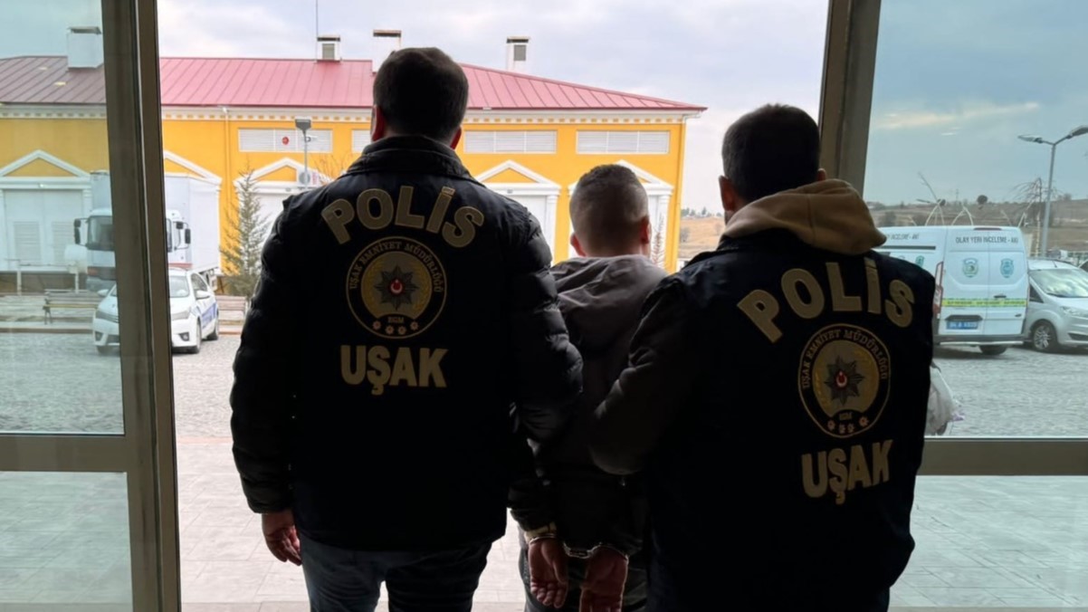 Uşak’ta yağma suçundan aranan şahıs yakalandı