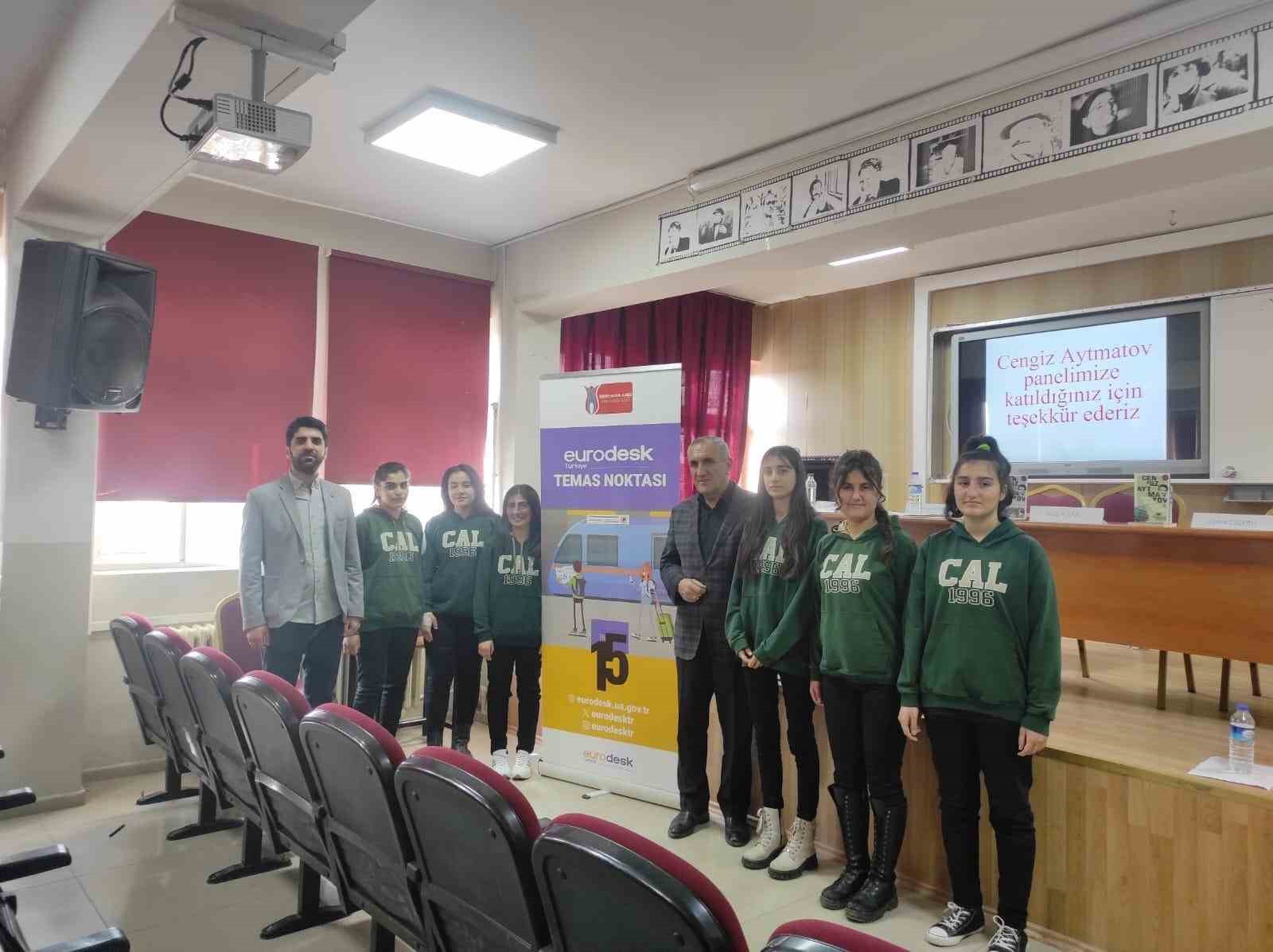 Van&rsquo;da "Cengiz Aytmatov" paneli d&uuml;zenlendi
