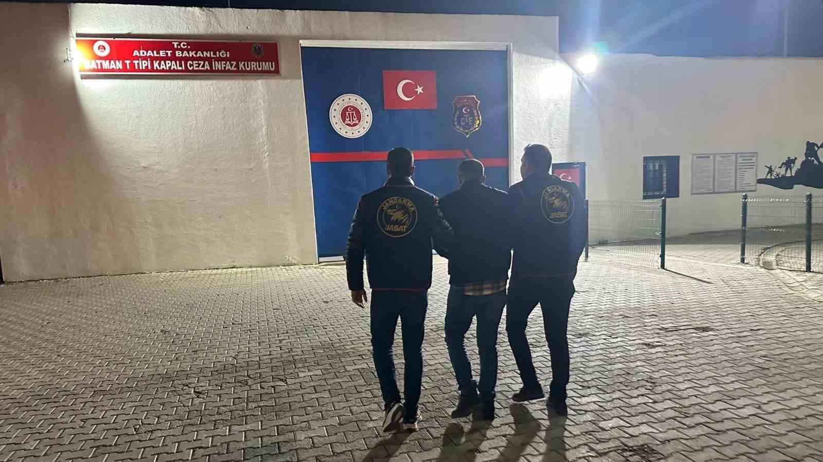 Siirt&rsquo;te 45 yıl hapis cezası bulunan zanlı yakalandı
