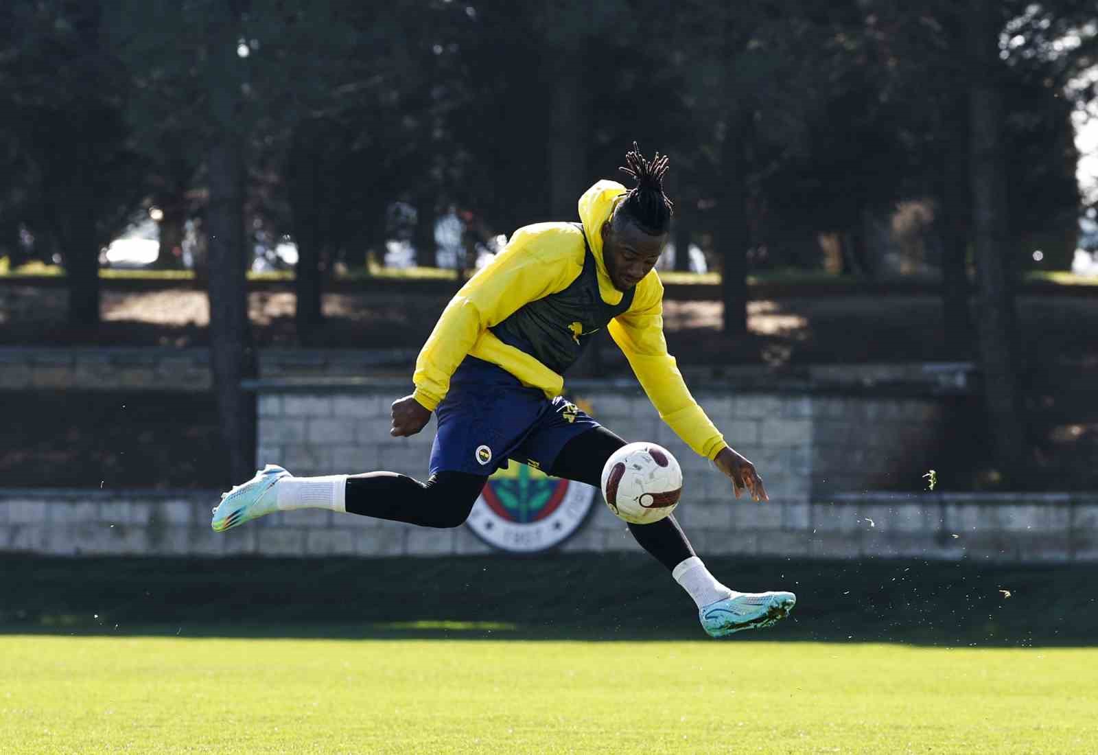 Fenerbahçe’de, Kasımpaşa maçı hazırlıkları devam etti
