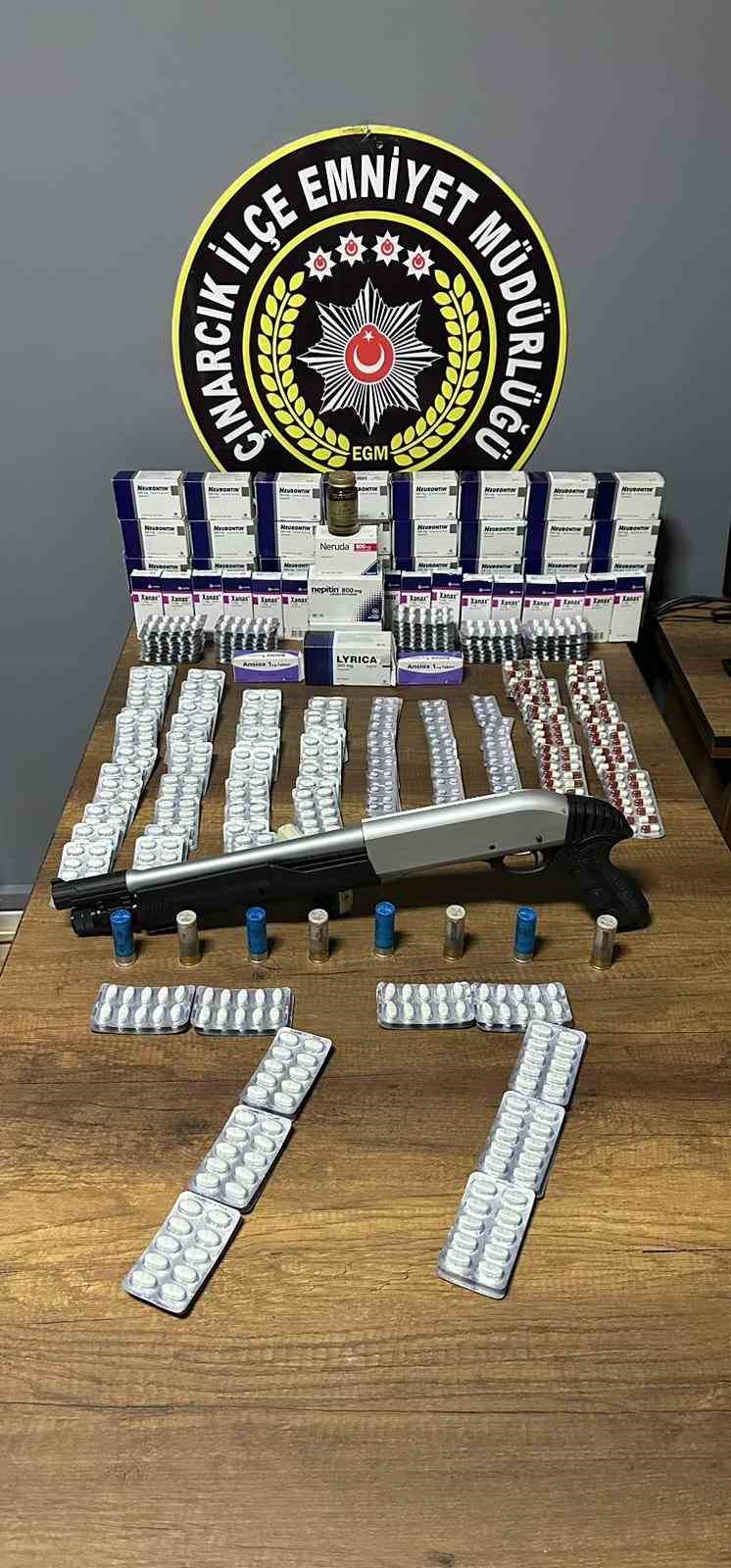 Yalova&rsquo;da 3 bin 410 adet uyuşturucu hap ele ge&ccedil;irdi
