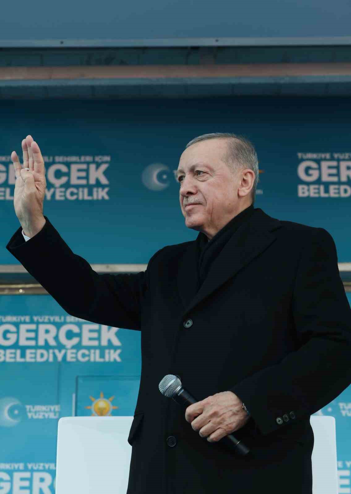 Cumhurbaşkanı Erdoğan: "Muhalefet kendi içlerinde horoz dövüşünden beter bir kavga halinde"
