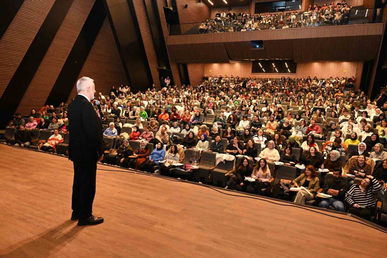 Başkan Başdeğirmen: "Gençlerimize faydalı olmaya çalışıyoruz"