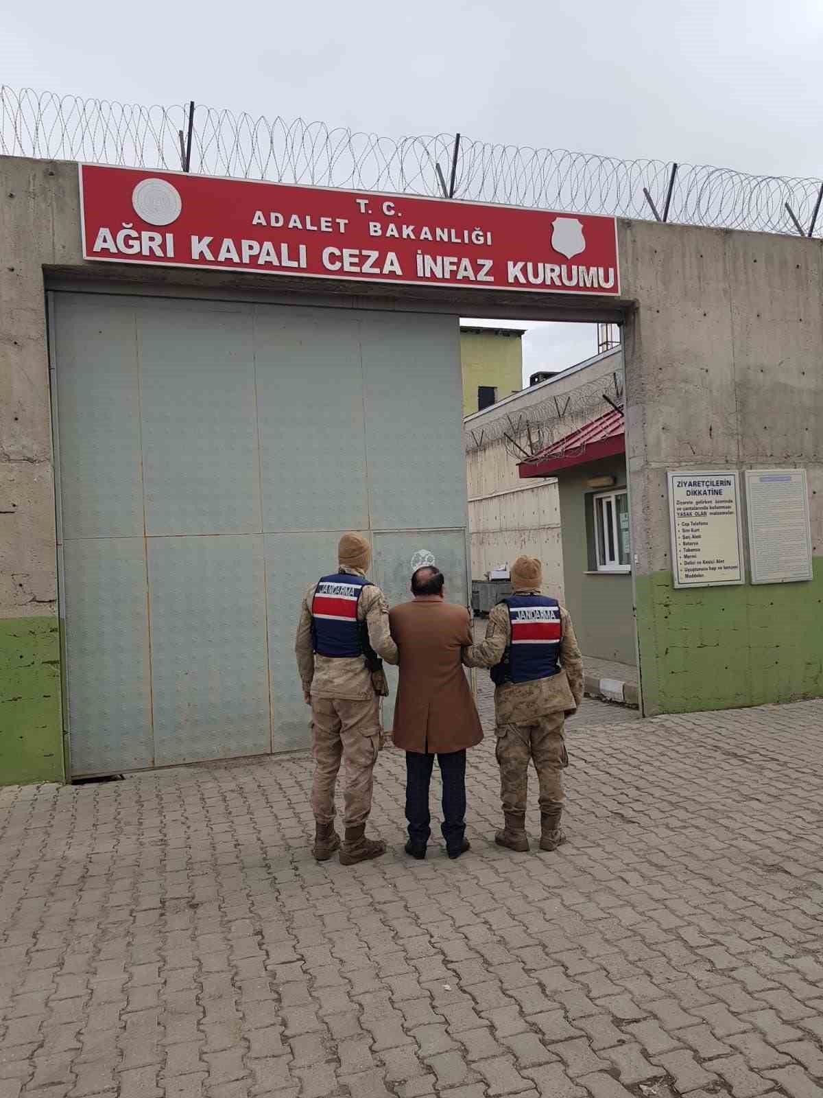 Ağrı&rsquo;da 3 firari yakalandı
