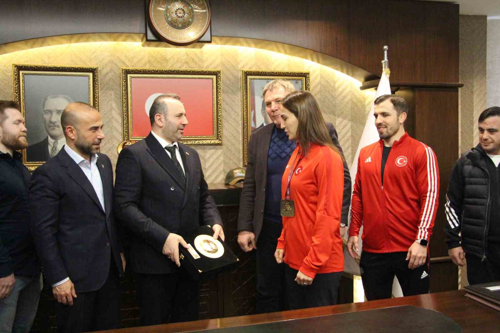 Başkan Tutuk&rsquo;tan Avrupa şampiyonu &Ccedil;avuşoğlu&rsquo;na tam destek
